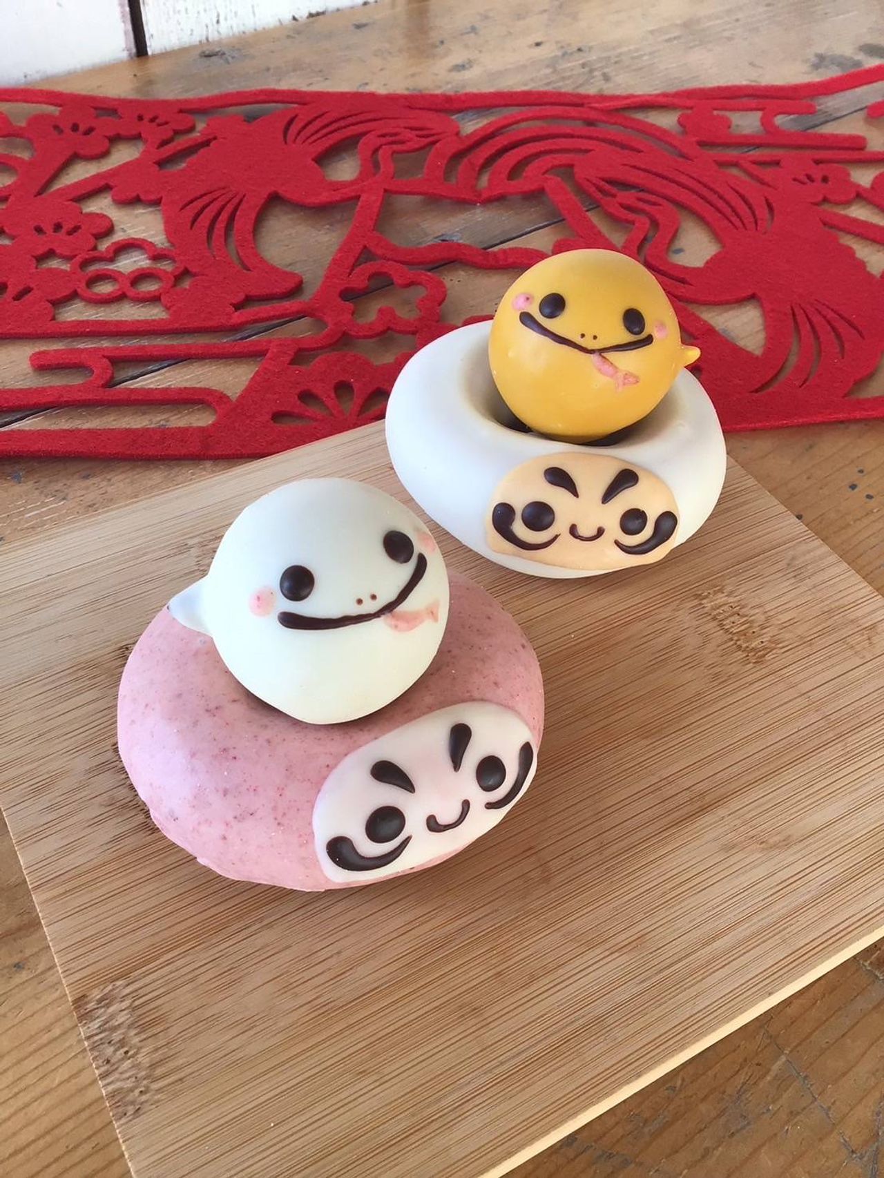 干支とだるま:ピンクのだるま