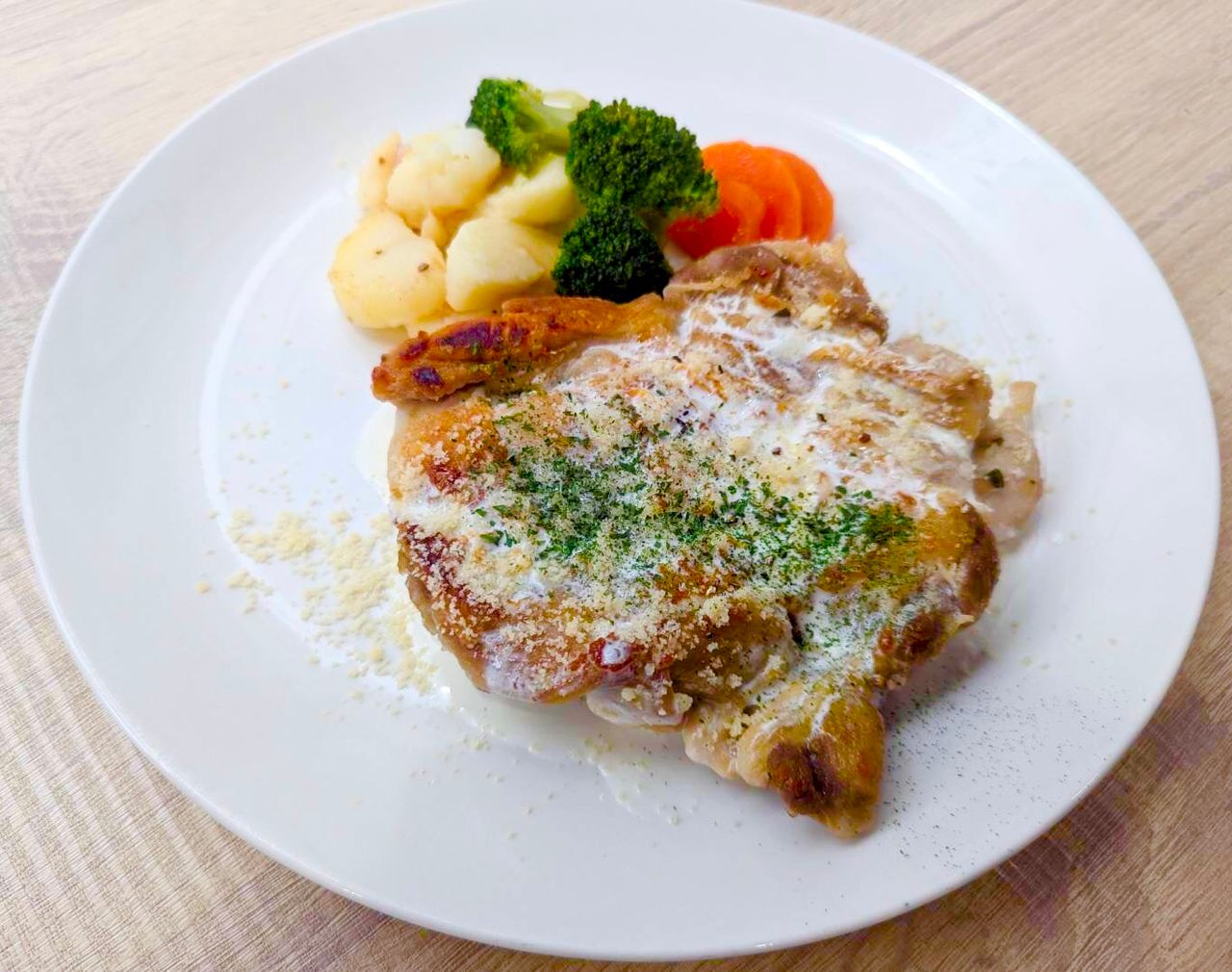 チキンクリームチーズソースとピラフ弁当