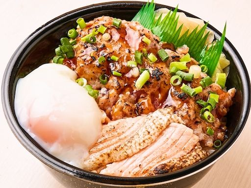 N97.焦がしバター醤油ねぎとろ炙りハラス温玉丼