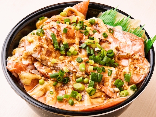 73.炙りマヨサーモン丼(Grilled mayo salmon bowl)