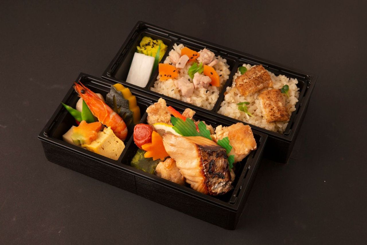 11.鶏香り揚と鰆幽庵焼と鱧かやく飯のお弁当