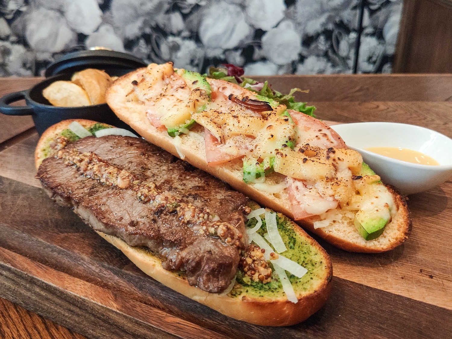 公式】肉ビストロ サクレフルール日本橋 ～フランスで人気の塊肉