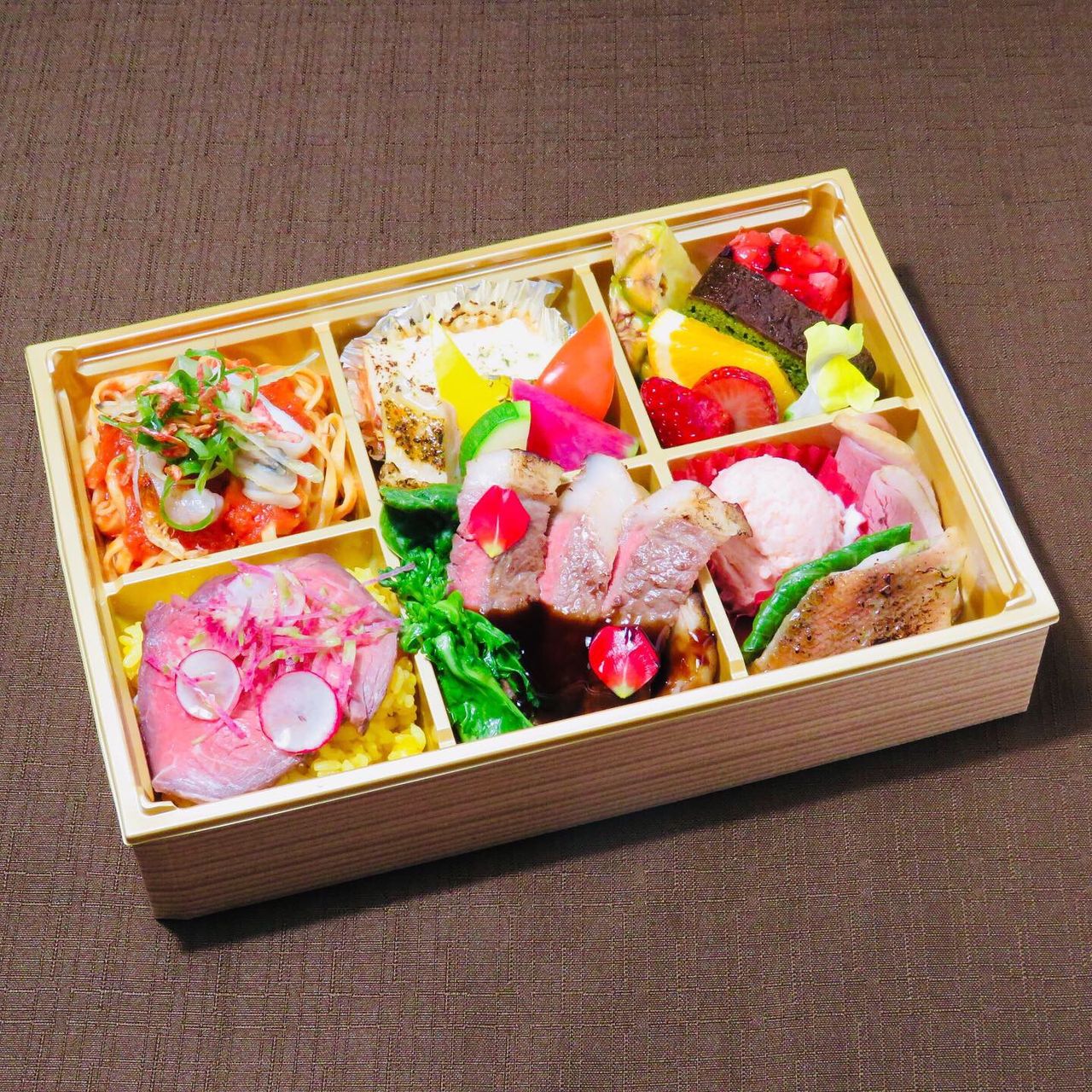 春満載！お花見弁当（6個から承ります）