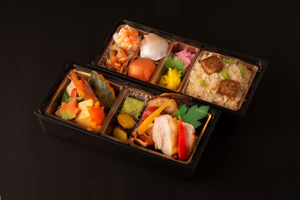 17.鶏西京焼と鰆幽庵焼と手まり寿司のお弁当