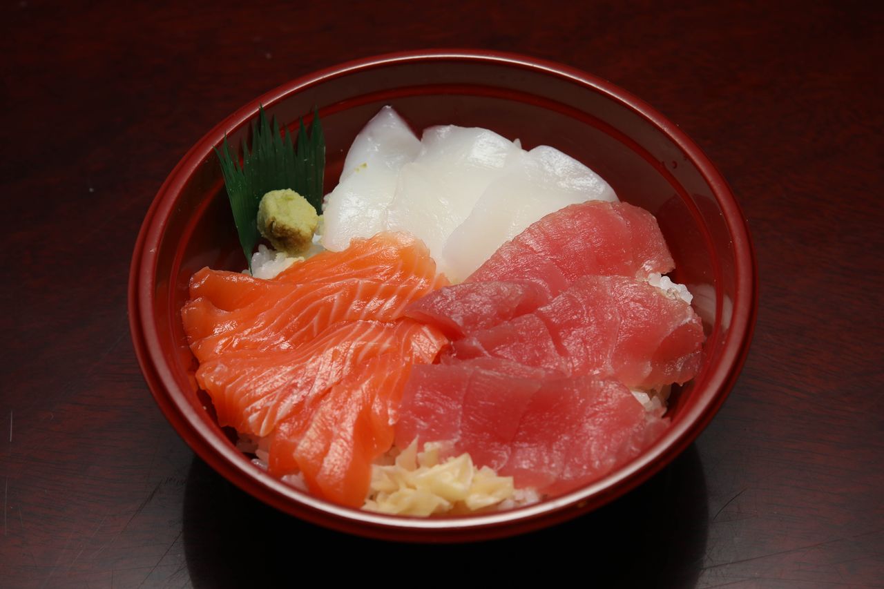 三色丼