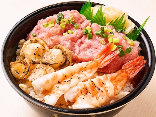 96.焦がし醤油ホタテ炙りチーズエビねぎとろ丼( Charred soy sauce scallops grilled cheese shrimp Negitoro bowl )