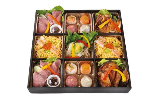 【きさらぎ】ローストビーフ、ローストチキン、手まり寿司、ちらし寿司が２升ずつ